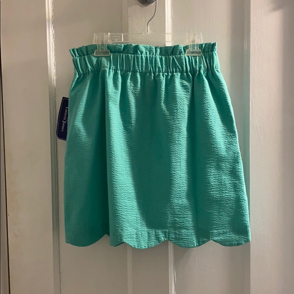 NWT. Scalloped green skirt.